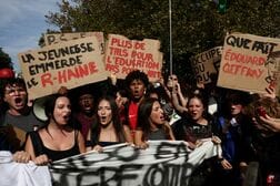 アングル：「勉強できる環境ではない」、仏高校生が全国で抗議　郊外の教育格差浮き彫り