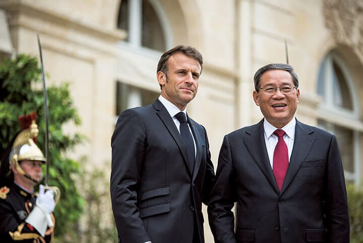 李強とマクロン大統領のツーショット写真