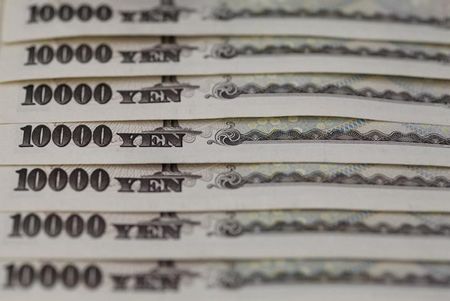 　日銀は３１日に公表した４─６月の「長期国債買入れ（利回り・価格入札方式）の四半期予定」（通称「オペ紙」）で、１年超以上のいずれの年限についても、１回当たりオファー金額のレンジを拡大した。写真はイメージ。都内で２０１３年２月撮影（２０２３年　ロイター／Shohei Miyano）