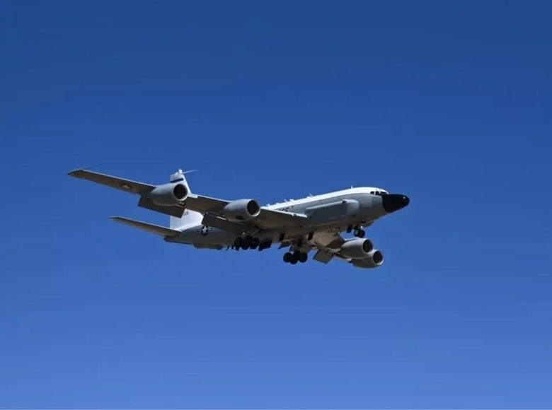 米空軍RC-135Sコブラボール（カリフォルニア上空）2機は嘉手納基地から何を探っているのか　Senior Airman Amy Younger/U.S. Air Force