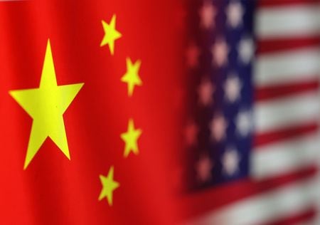 米国国土安全保障省は１日、強制労働で生産された製品を米サプライチェーンから排除する取り組みの一環で、中国に拠点を置く２社の製品を禁止すると発表した。１月３０日撮影（２０２３年　ロイター/Dado Ruvic/Illustration/File Photo）