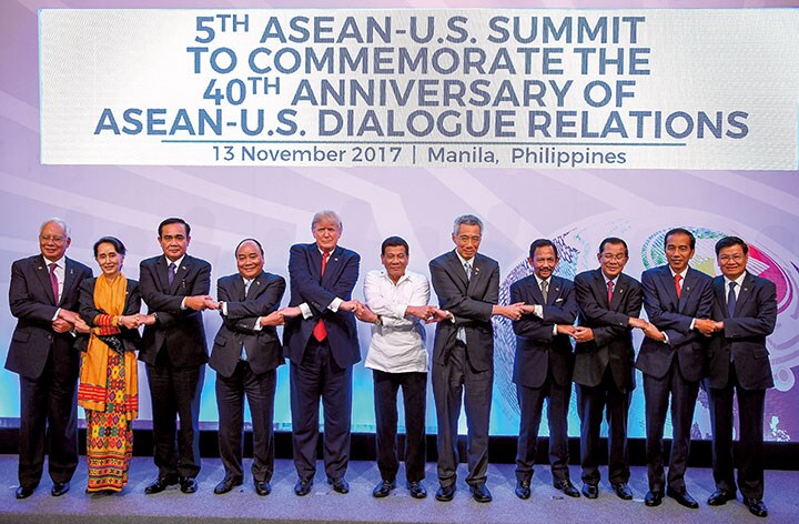ASEANとの結束を示すトランプ米大統領（フィリピンの首都マニラ）　REUTERS