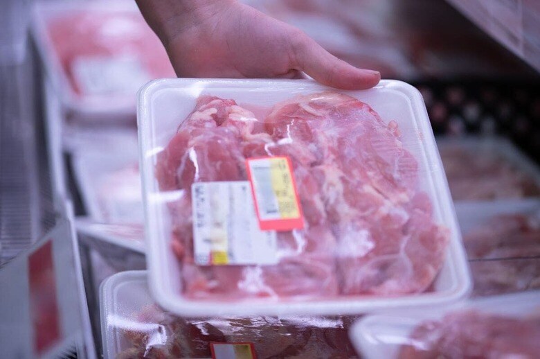 魚や肉の値上がりで日本人のタンパク質摂取量は戦後初期レベルにまで低下　Hakase.../iStock.