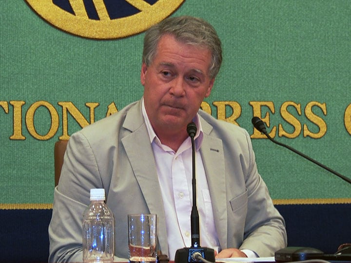 東京の日本記者クラブで会見したグレン・カール（5月14日） Newsweek Japan