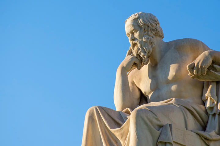 ソクラテス像　thegreekphotoholic-iStock.
