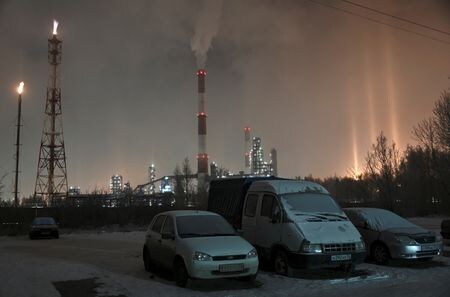 米国時間の原油先物は上昇した。２０２０年１２月撮影（２０２３年　ロイター/Alexey Malgavko）