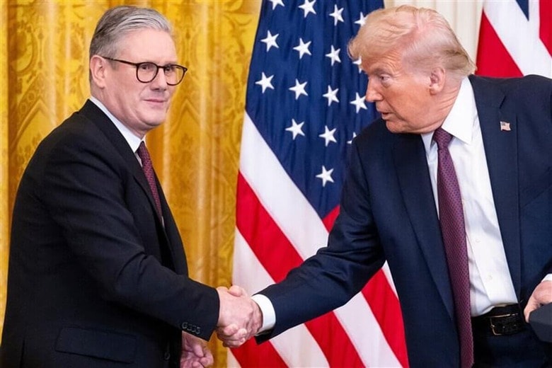 スターマーとトランプ（2025年2月撮影）　Joshua Sukoff-shutterstock