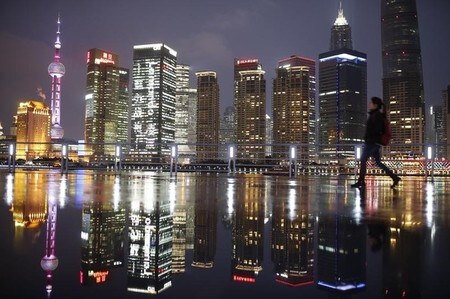 　８月２９日、中国政府は石炭最大手の神華集団と、大手国有電力会社の中国国電集団の合併を発表し、世界最大級の電力会社が誕生することになった。写真は上海で２０１５年３月撮影（２０１７年　ロイター/Aly Song）