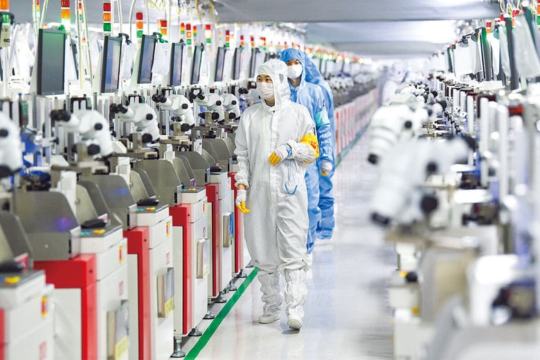 西側は半導体を中国に頼っていなかった（江蘇省の半導体工場）　VCG/GETTY IMAGES