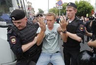 毒を盛られて苦しむ反体制派ナワリヌイ......ロシア政府寄りニュースが動画を配信