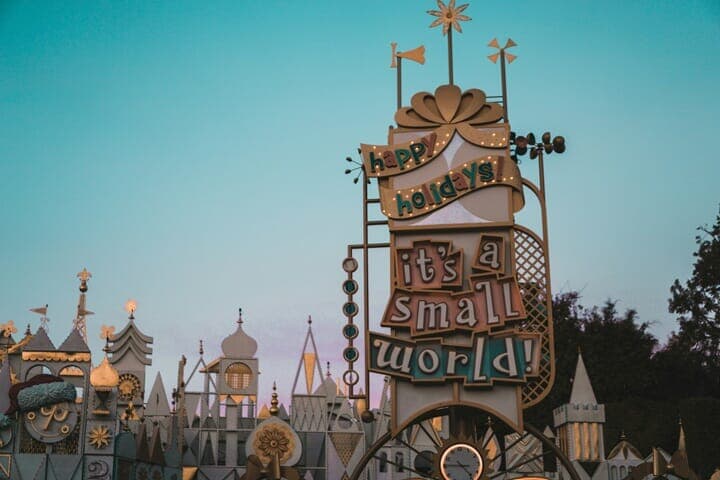 「イッツ・ア・スモールワールド（It's A Small World）」