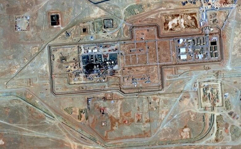 ドローン攻撃で被害を受けたサウジアラビア東西パイプラインの修復と迂回路建設の様子。9月22日、マディーナ州アル・デクラ近郊で撮影。Vantor/Handout via REUTERS