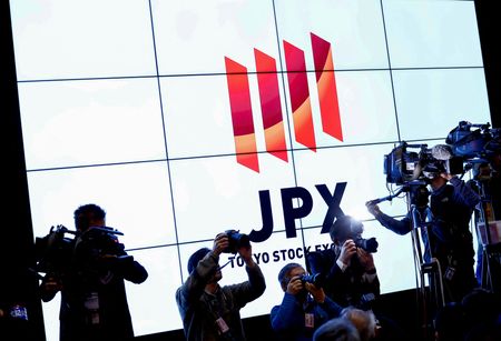 　前場の東京株式市場で日経平均は続伸し、前営業日比５０９円１４銭高の５万０９１６円９３銭だった。東京証券取引所で１月撮影。（２０２５年　ロイター/Issei Kato）