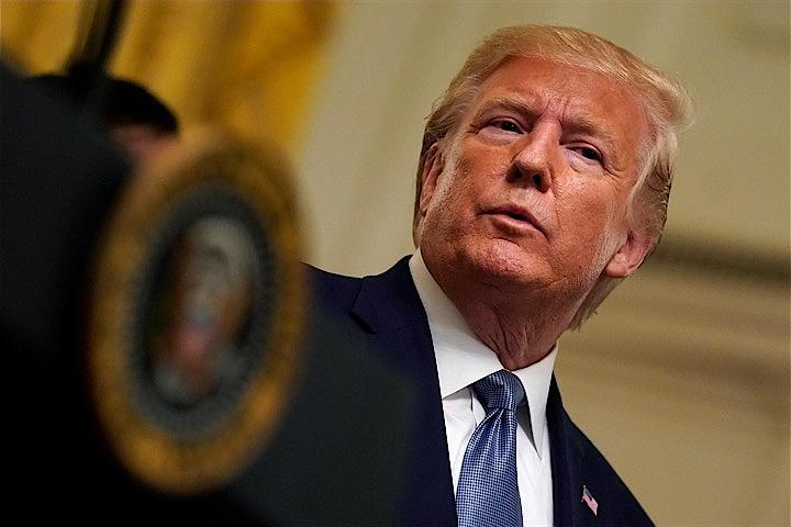 トランプ米大統領がウクライナ政府にバイデン前副大統領の調査を働きかけたとされる問題で、新たに米情報機関の関係者が内部告発のため監察官に接触したことが明らかになった。写真は若手の黒人リーダーサミットで話すトランプ氏。10月4日、ワシントンのホワイトハウスで撮影（2019年　10月4日撮影）