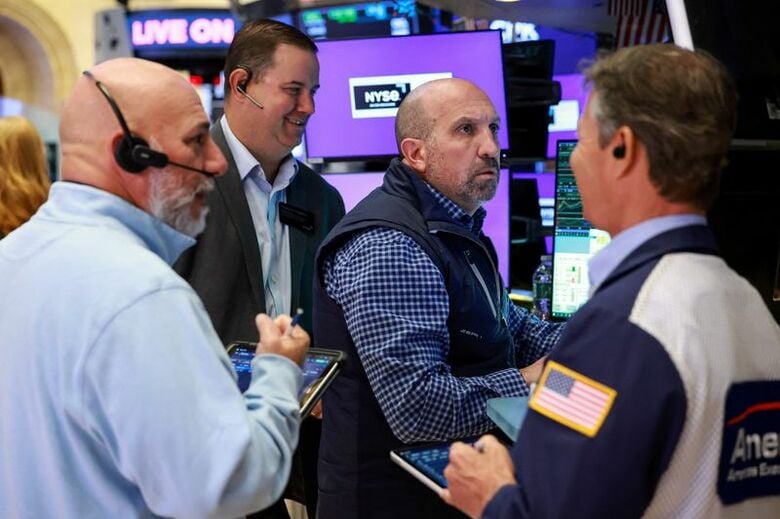 米ニューヨーク証券取引所（ＮＹＳＥ）のフロアで５日撮影。REUTERS/Brendan McDermid