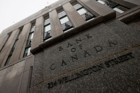 　３月２６日、カナダ銀行（中央銀行）が公表した今月の政策会合議事要旨で、トランプ米大統領の関税政策による国内経済への影響を踏まえて利下げを決めたものの、政策担当者の間では物価下押し圧力は減退しているとの認識が共有されていることが分かった。オタワで２０２４年１２月撮影（２０２５年　ロイター/Blair Gable）