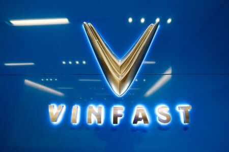 　９月１０日、ベトナム複合企業ビングループ傘下の新興自動車メーカー、ビンファストは、電動ＳＵＶ（スポーツ用多目的車）の国内納入第１弾として、１００台の引き渡しを始めた。カリフォルニア州サンタモニカで５月２３日撮影（２０２２年　ロイター/David Swanson）