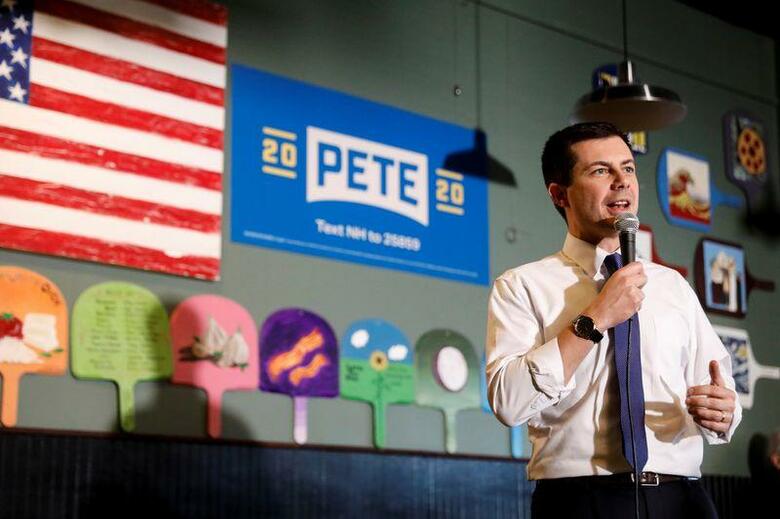 11月の米大統領選に向けた民主党の候補選びの初戦となるアイオワ州党員集会は6日、遅れていた集計作業が終了し、前インディアナ州サウスベンド市長のブティジェッジ氏（写真）が僅差でサンダース上院議員を破った。2月4日、ニューハンプシャー州で撮影（2020年　ロイター/Brendan McDermid）