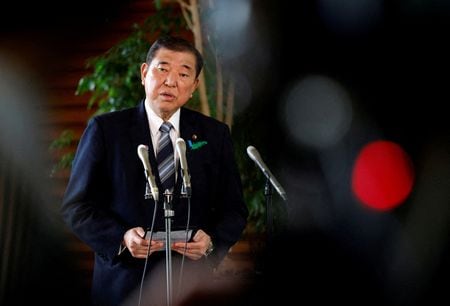 　５月１９日、石破茂首相（写真）は参院予算委員会集中審議で、対米関税交渉に関し「不退転の決意で臨む」と述べ、「日本の雇用や所得を犠牲にして米に投資するものでない」との立場を表明した。４月１７日、東京で撮影（２０２５年　ロイター/Franck Robichon）