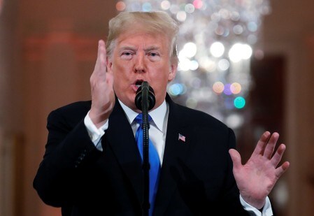 　１１月７日、米中間選挙で下院を奪還した民主党は、これまでトランプ大統領（写真）の外交政策に対して共和党が取ってきた不干渉的なアプローチを大きく転換し、ロシアやサウジアラビア、北朝鮮に対してより強硬な対応を求めるだろう。ワシントンで撮影（２０１８年　ロイター/Kevin Lamarque）