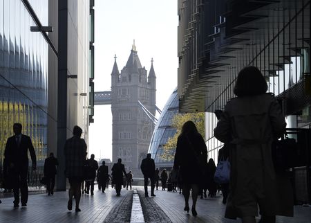 　４月１２日、英国立統計局が発表した２０２１年１２月─２２年２月の失業率は３．８％となり、２１年１１月─２２年１月の３．９％から低下した。写真はロンドンで２０１４年４月撮影（２０２２年　ロイター/Toby Melville）