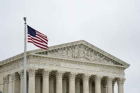 　６月２１日、米最高裁は判決で州政府がオンライン小売業者に売上税の徴収を義務付けることを認めた。写真はワシントンで１１日撮影（２０１８年　ロイター/Erin Schaff）