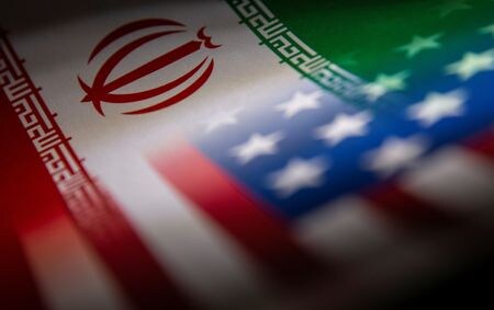 暗礁に乗り上げている２０１５年イラン核合意の再建交渉を巡り、イランのメディアは２７日、カタールが今後数日内にイランとアメリカの間接的協議を主催すると報じた。イランと米国の国旗。（２０２２年　ロイター/Dado Ruvic/Illustration）
