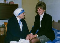 マザー・テレサの救貧院に政治的圧力──インドで見られる「弱さの玉突き」