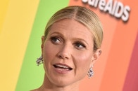 【写真】【動画】グウィネス・パルトロウ、すっぴん＆パジャマ姿で朝食を作る「自然体」な姿が大好評...メーガン妃との比較も話題に