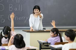 海外でバズった日本の公立小学校…監督はなぜ独自性に気づいたか、撮影をどう実現させたか？