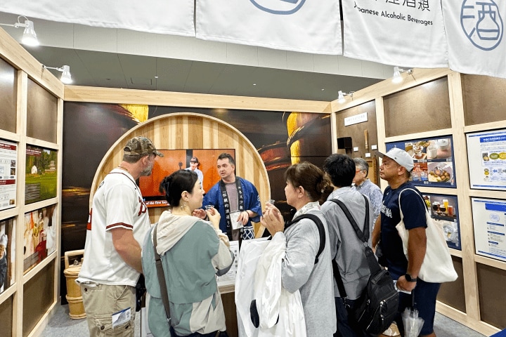 日本国内、海外からの来訪者で連日大盛況