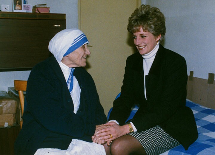 英国ダイアナ妃（当時）と会見するマザー・テレサ（1992年2月19日）　Domenico Stinelus-REUTERS
