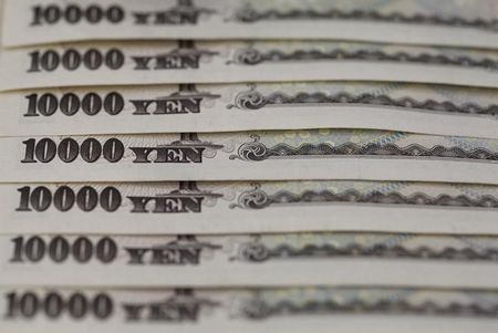 　１０月１３日、日銀が発表した９月のマネーストック速報によると、Ｍ３の平均残高は前年比１．８％増の１５９１兆３０００億円となった。写真は円紙幣。都内で２０１３年２月撮影（２０２３年　ロイター／Shohei Miyano）