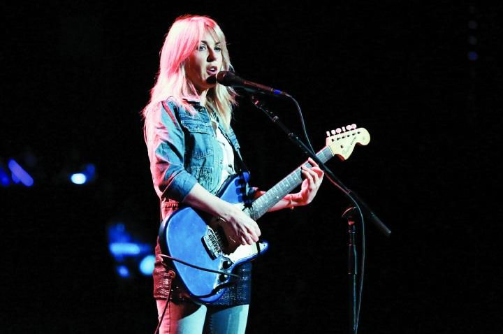 フェアのスタイルは若い世代の女性アーティストに大きな影響を与えてきた（2016年のライブ）　ADELA LOCONTEｰFILMMAGIC/GETTY IMAGES