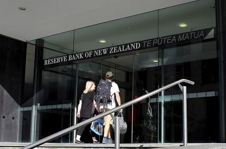 　ニュージーランド（ＮＺ）準備銀行（中央銀行）のホークスビー総裁補は２日、景気刺激策の解除や金融政策の引き締めを中銀は急いでいないと強調した。２０１６年３月、ウェリントンで撮影（２０２１年　ロイター/Rebecca Howard）
