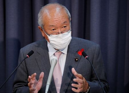 鈴木俊一財務相（写真）は１８日の衆院決算行政監視委員会で、日銀との共同声明について「今変更する気持ちはない」と述べた。２０２１年１０月、東京で撮影（２０２２年　ロイター/Kim Kyung-Hoon）