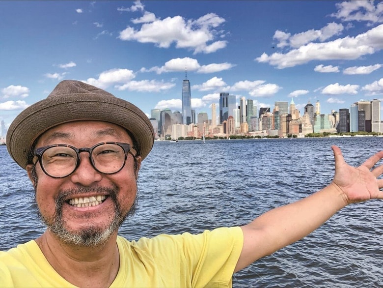 マンハッタンを背景にブルックリンに生きる　SENRI OE