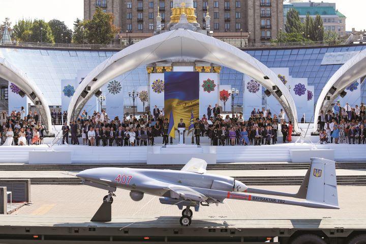 ウクライナの独立記念パレードに登場した「バイラクタルTB2」（2021年）　ZUMA PRESS/AFLO