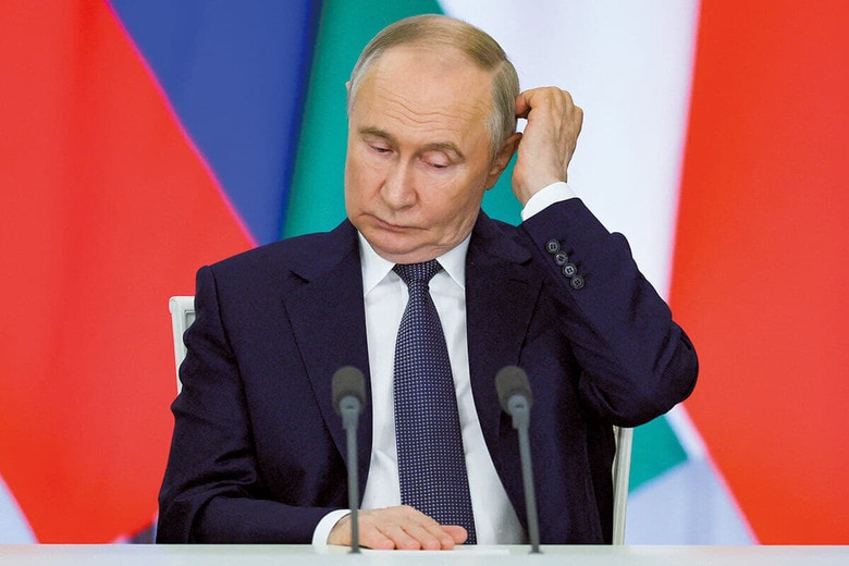 プーチンは仲介役を申し出たと報じられたが、すぐに否定に回った　YURI KOCHETKOVｰPOOLｰREUTERS