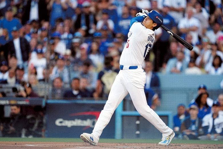 ナ・リーグ本塁打王の大谷（写真）はア・リーグ本塁打王のジャッジとともにその人間的な魅力と実力でアメリカを熱狂させている　MARY DECICCOｰMLB PHOTOS/GETTY IMAGES