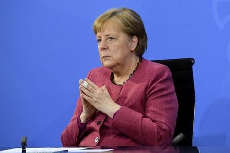 　５月３０日、米国家安全保障局（ＮＳＡ）がデンマークの外国情報機関との協力関係を利用して、ドイツのメルケル首相ら周辺国の高官に対しスパイ活動をしていたと、デンマークの公共放送ＤＲが報じた。写真は独ベルリンで２７日、代表撮影（２０２１年　ロイター）