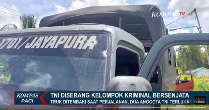 パプア独立を要求する武装勢力が国軍・警察の合同部隊を襲撃した。　KOMPASTV / YouTube