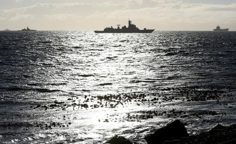 中国、ロシア、イランを含む海軍の共同演習の様子。ケープタウンにあるサイモンズタウン海軍基地付近で1月16日撮影。 REUTERS/Esa Alexander