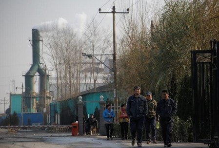 　１月３１日、中国国家統計局が３１日発表した１月の製造業購買担当者景気指数（ＰＭＩ）は５１．３と、前月の５１．６から低下。市場予想を下回り、８カ月ぶりの低水準となった。写真は河北省高邑県のセラミック工場。昨年１２月撮影（２０１８年　ロイター／Thomas Peter）