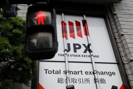 　７月４日の東京株式市場では、出遅れていたＴＯＰＩＸが３４年半ぶりに史上最高値を付けた。２０２０年１０月、東証で撮影（２０２４年　ロイター/Issei Kato）