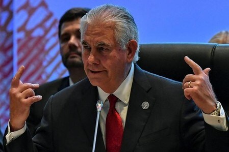 　８月９日、ティラーソン米国務長官はトランプ大統領の発言について、北朝鮮の金正恩委員長が理解する言葉で強いメッセージを送ろうとしたに過ぎないとの認識を示した。写真はＡＳＥＡＮ会議に出席するティラーソン氏。６日、代表撮影（２０１７年　ロイター）