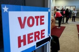 非市民投票巡る米政権の調査、差し止め求め人権団体が提訴