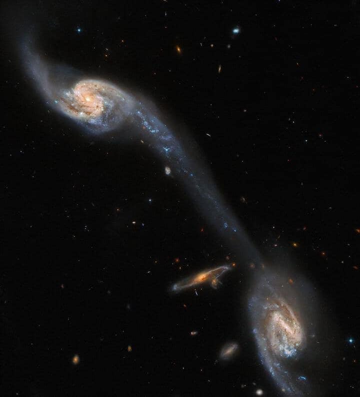 hubble_arp248_potw2244a-1.jpg