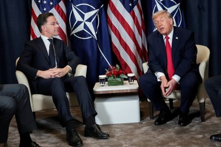 トランプ米大統領と北大西洋条約機構（ＮＡＴＯ）のルッテ事務総長。１月、スイス・ダボスで撮影。REUTERS/Jonathan Ernst/File Photo