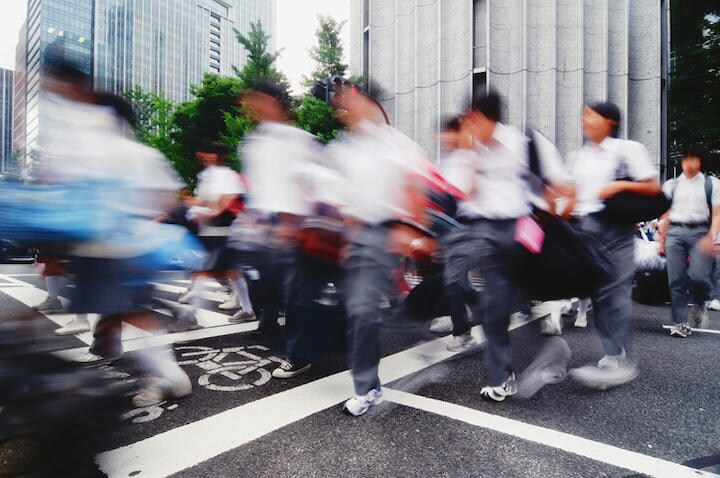 高校生がいきなり成人扱いされるのはかなり無理がある　Juergen Sack/iStock.
